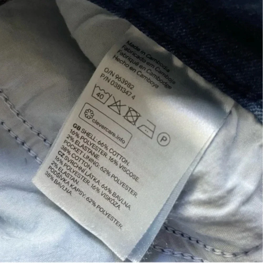 H&M Stretch Medium Blue Wash Denim Jean Cuffed Fold Over Hem Shorts In Size 4